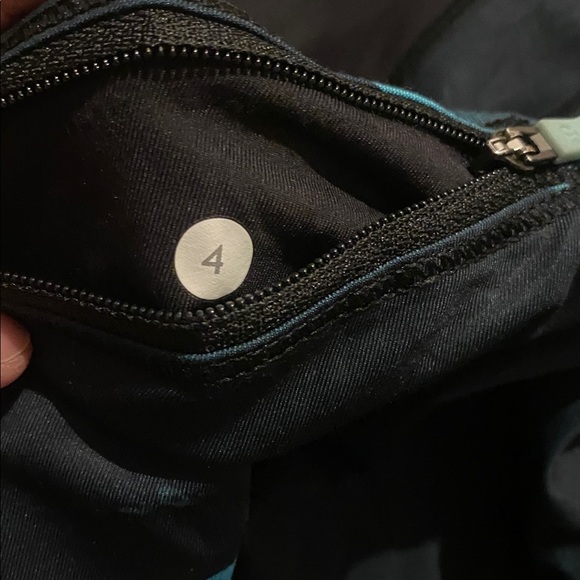 Lululemon leggings size 4 - Picture 9 of 9